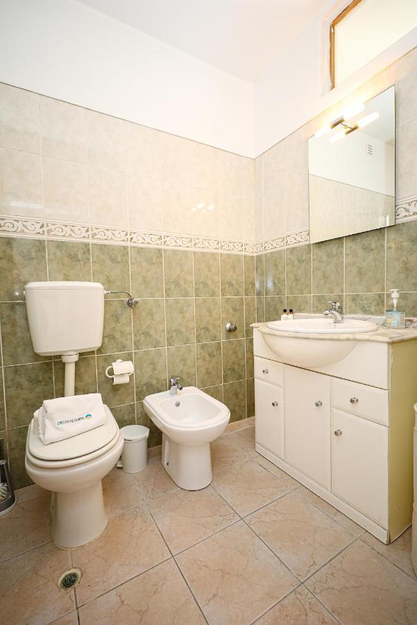 B63 - Corner Street Historic Center Apartment In 라고스 외부 사진